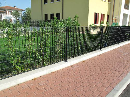 Clôture grillagée - MULTISAR - Grigliati Baldassar S.r.l. - à barreaux / pour espace public / en acier galvanisé