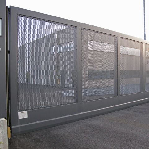 Portail autoportant - Grigliati Baldassar S.r.l. - en métal / grillagé / à barreaux