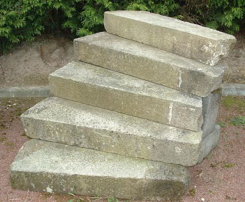 Marche en basalte - bca materiaux anciens - en granit / en grès / en calcaire