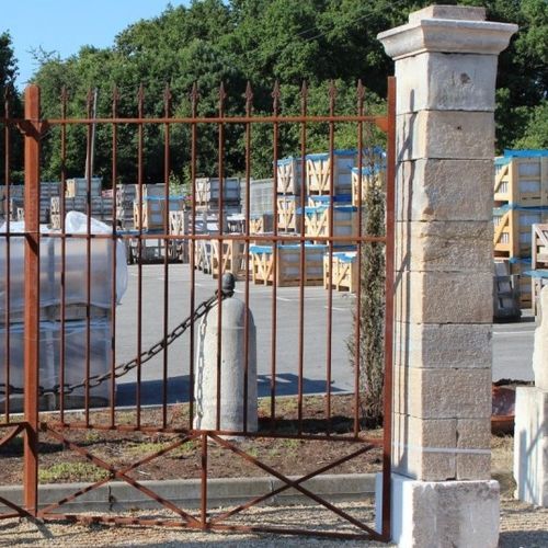 Pilier pour clôture en pierre - bca materiaux anciens