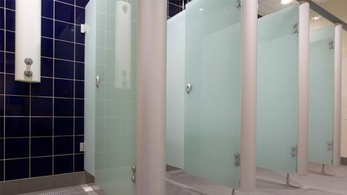 Cabine sanitaire stratifiée - MARATHON SYSTEM D  - Prospec - en verre / pour WC / pour établissement public