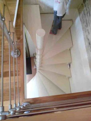 Escalier en colimaçon carré - ESCALIER DESIGN 14 - à marches en bois / structure en bois / contemporain