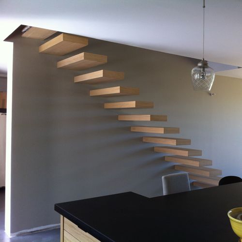 Escalier droit - ESCALIER DESIGN 14 - à marches en bois / contemporain / préfabriqué