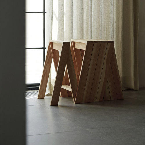 Tabouret contemporain - ISHINOMAKI  - AUDO - en bois / avec piètement en bois / jaune