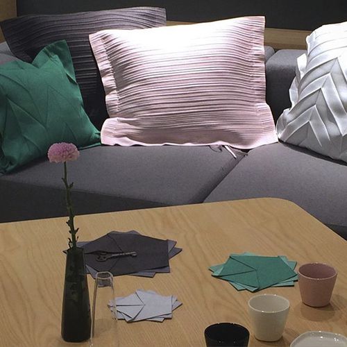 Coussin pour canapé - IITTALA X ISSEY - iittala - carré / uni / résidentiel