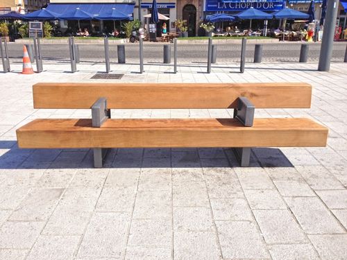 Banc public contemporain - CANEBIÈRE - URBAN-NT - en iroko / en fonte / avec dossier