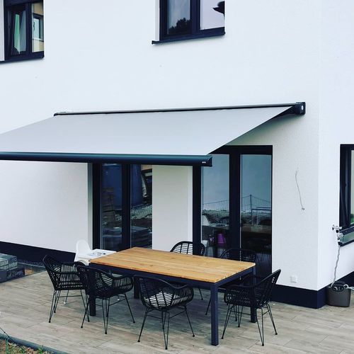 Store banne à projection - 300 - Kadeco Sonnenschutzsysteme GmbH - motorisé / professionnel / de terrasse