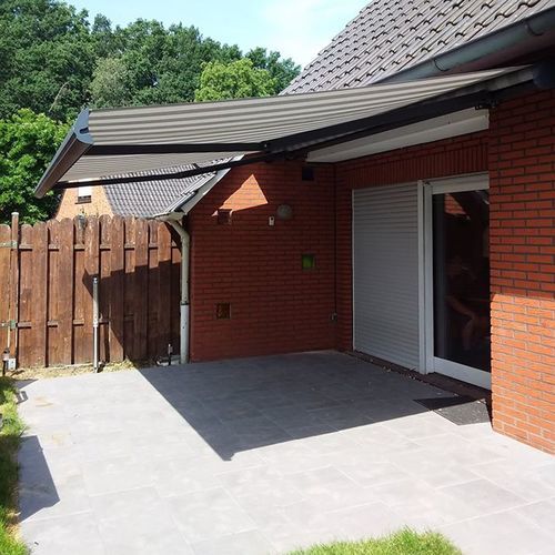 Store banne à projection - 210 - Kadeco Sonnenschutzsysteme GmbH - motorisé / de terrasse / couleur personnalisable