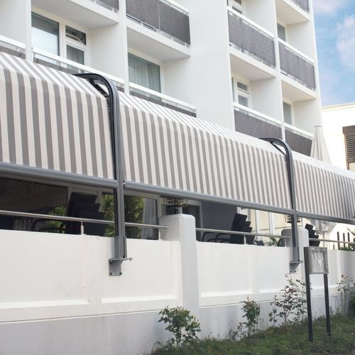 Pergola adossée - CURVED 610 - Kadeco Sonnenschutzsysteme GmbH - autoportée / montée en surface / aluminium
