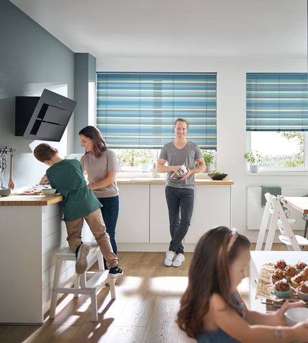 Store à bandes verticales - Kadeco Sonnenschutzsysteme GmbH - pour fenêtre / en tissu / professionnel