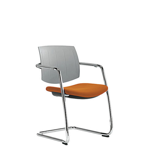 Chaise visiteur contemporaine - Q-EASY - Sesta - d'intérieur / en polypropylène / tapissée