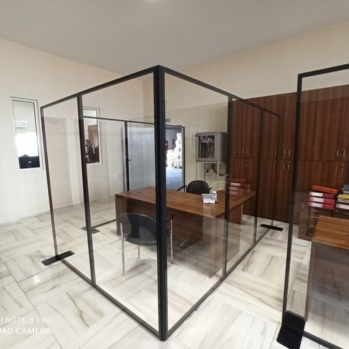 Séparateur d'espace en aluminium - BLACK LINE - Movidos srl - en acier inox / en HPL / en polycarbonate