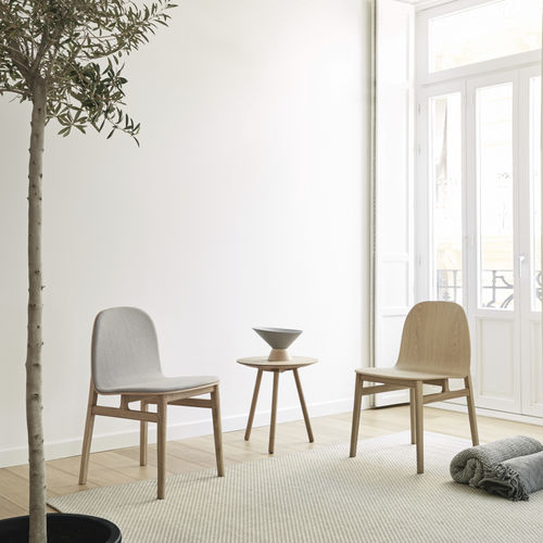 Chaise de salle à manger design scandinave - TERRA - Omelette Editions - d'intérieur / en contreplaqué / avec piètement en chêne