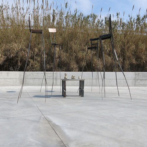 Sculpture en métal - SCENDO A PRENDERE UN TÈ - Marco Ripa - d'extérieur