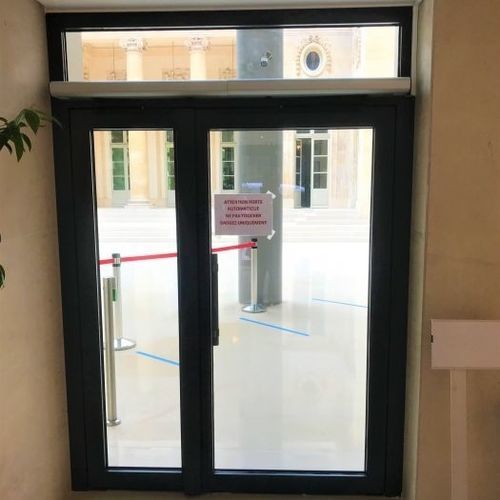 Porte d'entrée - 70E - SOFTICA - en aluminium / battante / contemporaine