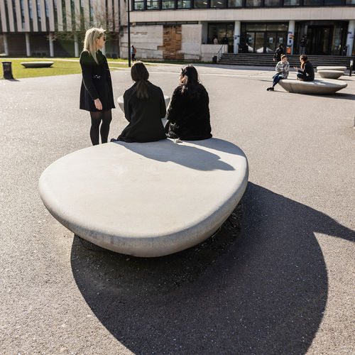 Banc public contemporain - Supercell - Durbanis - en béton / sans dossier / sans accoudoirs