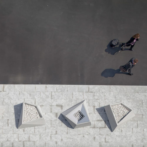 Jardinière en béton - Roc - Durbanis - contemporaine / pour espace public / d'extérieur