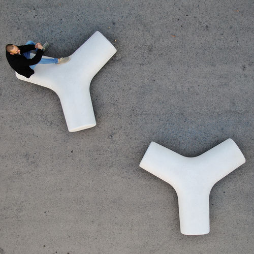 Banc public contemporain - Cinnamon Star - Durbanis - en béton / sans dossier / sans accoudoirs