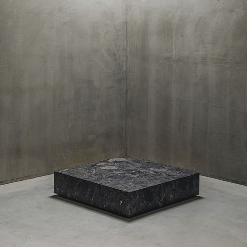 Table basse contemporaine - EDGE L GRIS ALVITO - MAAMI HOME - en marbre / avec piètement en marbre / carrée