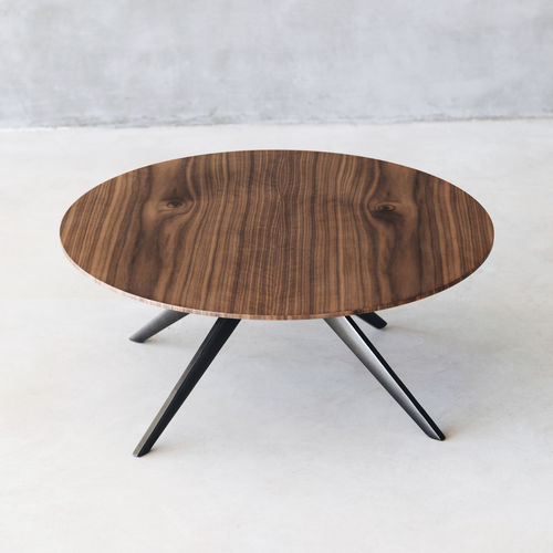 Table basse contemporaine - DIAMERISMA WALNUT - MAAMI HOME - en bois / avec piètement en fonte d'aluminium / ronde