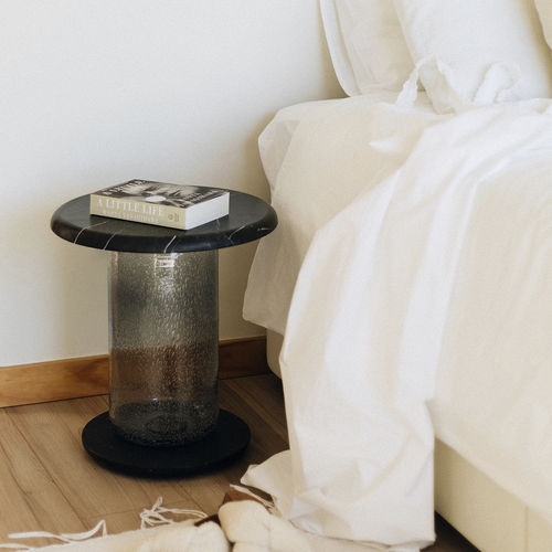 Table d'appoint contemporaine - BUBBLE NERO MARQUINA - MAAMI HOME - en marbre / avec piètement en verre / avec piètement en marbre