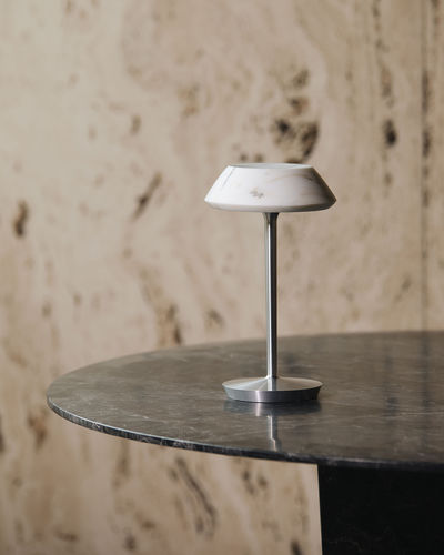 Lampe de table - mini FIORE WHITE - MAAMI HOME - en aluminium / en marbre / minimaliste