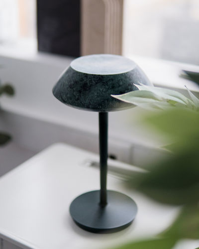 Lampe verte - mini FIORE - MAAMI HOME - de table / en aluminium / en marbre