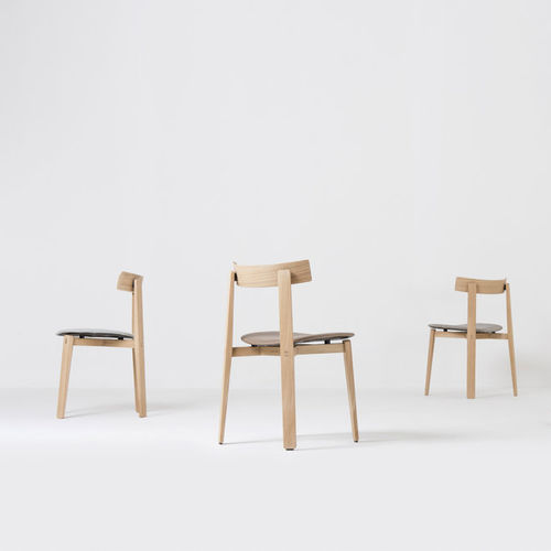 Chaise de salle à manger contemporaine - NORA - Gazzda - d'intérieur / en tissu / en cuir