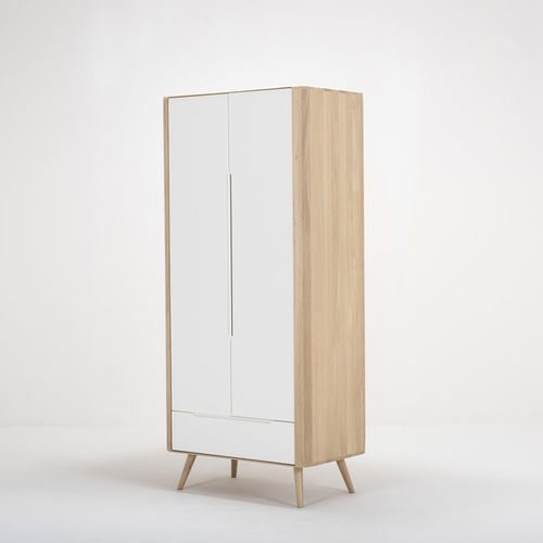 Armoire contemporaine - ENA - Gazzda - en chêne / en MDF / à portes battantes