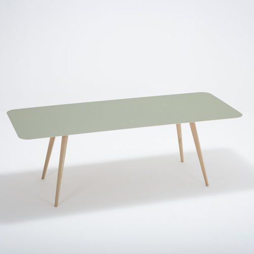 Table contemporaine - STAFA - Gazzda - en chêne / rectangulaire