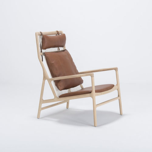 Fauteuil contemporain - DEDO - Gazzda - en tissu / en cuir / en chêne