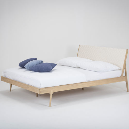 Lit double - FAWN - Gazzda - contemporain / avec tête de lit tapissée / en coton