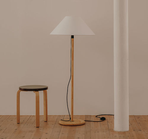 Lampe sur pied - CLASICA P - Luxcambra - de sol / en parchemin / en pin