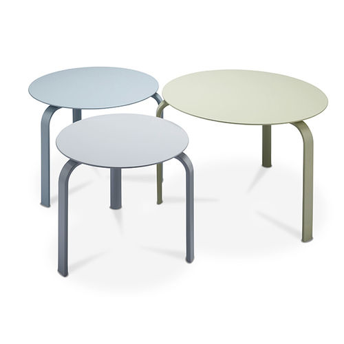 Table d'appoint de style scandinave - NEST - Danerka - en placage de bois / en stratifié / ronde