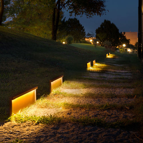 Borne d'éclairage urbaine - STEP LINE - OLEV S.r.l. - contemporaine / en métal / à LED