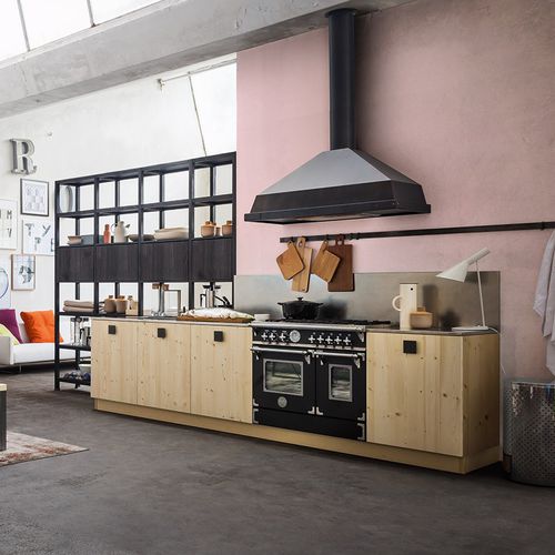Cuisine contemporaine - FLY - MOSJØEN - Callesella - en bois massif / en métal / avec poignée