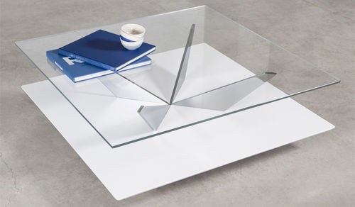 Table basse contemporaine - DELTA - MASIS - en verre / carrée / avec porte-revues