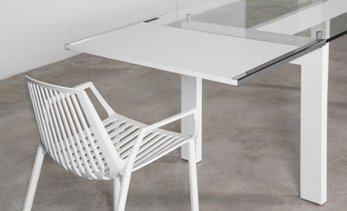 Table contemporaine - EXTEN - MASIS - en verre / rectangulaire / à rallonge