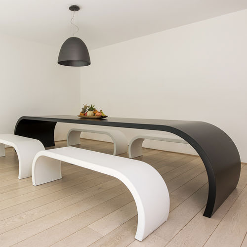 Table à manger contemporaine - ONDA - R&J Luxe Furniture - en aluminium / avec piètement en aluminium / courbée