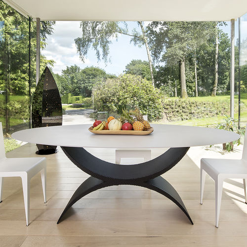 Table à manger contemporaine - CURVA - R&J Luxe Furniture - en acier / en aluminium / avec piètement en aluminium