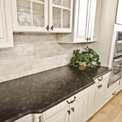 Plan de travail en granite - BROWN ANTIQUE - WALL GRANITE SERVICE SRL - de cuisine / noir / à bords ronds
