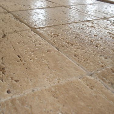 Carrelage en marbre - TRAVERTINO CHIARO - WALL GRANITE SERVICE SRL - poli / à relief / d'intérieur