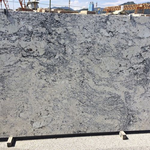 Plaque de pierre en granit - WHITE ICE - WALL GRANITE SERVICE SRL - pour sol / brossée / grise