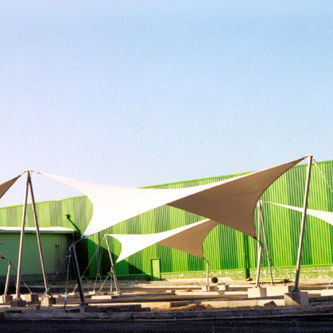 Structure tendue câble-membrane - JUMBO FACTORY - Arka - pour couverture / avec membrane en polyester / pour parking
