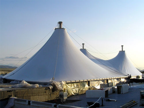 Structure tendue câble-membrane - OLYMPIA MALL - Arka - pour couverture / avec membrane en pvc / pour espace public