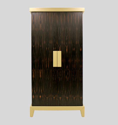 Armoire contemporaine - GRANDE - Paulo Antunes - en bois / en cuir / à portes battantes
