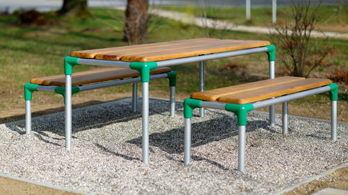Table contemporaine - KAGP060 - Kreal - en aluminium / avec piètement en aluminium / rectangulaire