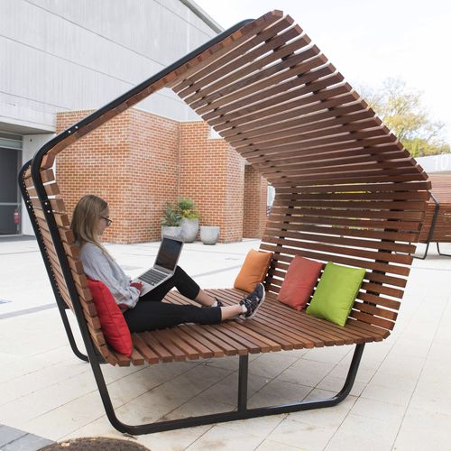 Banc public contemporain - URBAN SHELTER RELAX - THE ITALIAN LAB SRL - en bois / en acier galvanisé / en matériaux composites