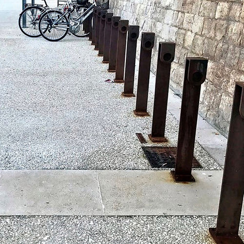 Range-vélo au sol - AGO - THE ITALIAN LAB SRL - pour espace public / en acier galvanisé / en tôle d'acier