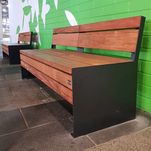 Banc public contemporain - 2 ETIC RECY - THE ITALIAN LAB SRL - en tôle d'acier / en bois exotique / avec dossier